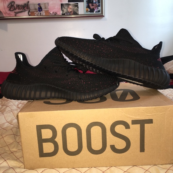 Adidas Yeezy Boost 350 v2 Red Stripe - Picture 5 of 6